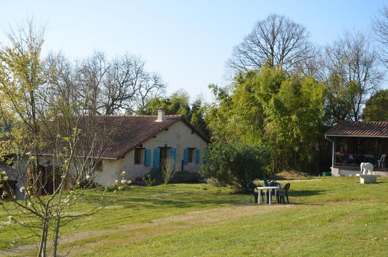Katy'S Barn Saint-Aulaye-Puymangou Exterior foto